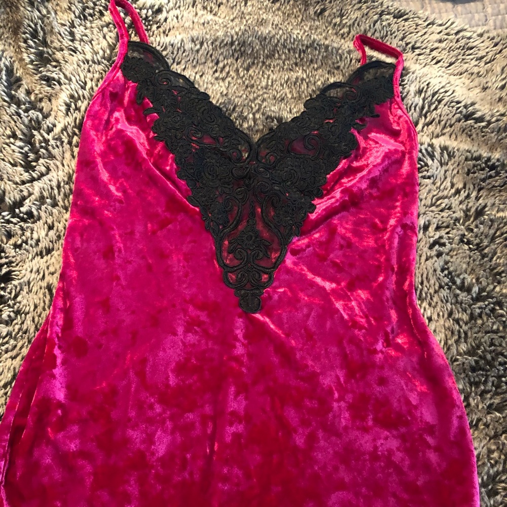 Velvet Venus tank with lace embroidery